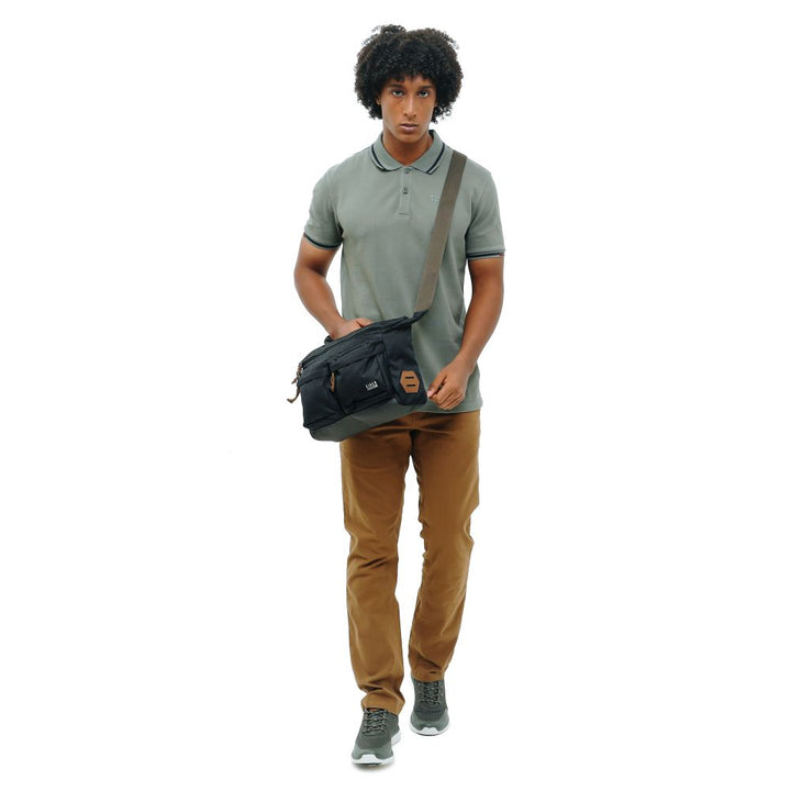VARSITY SHOULDER 8L SW